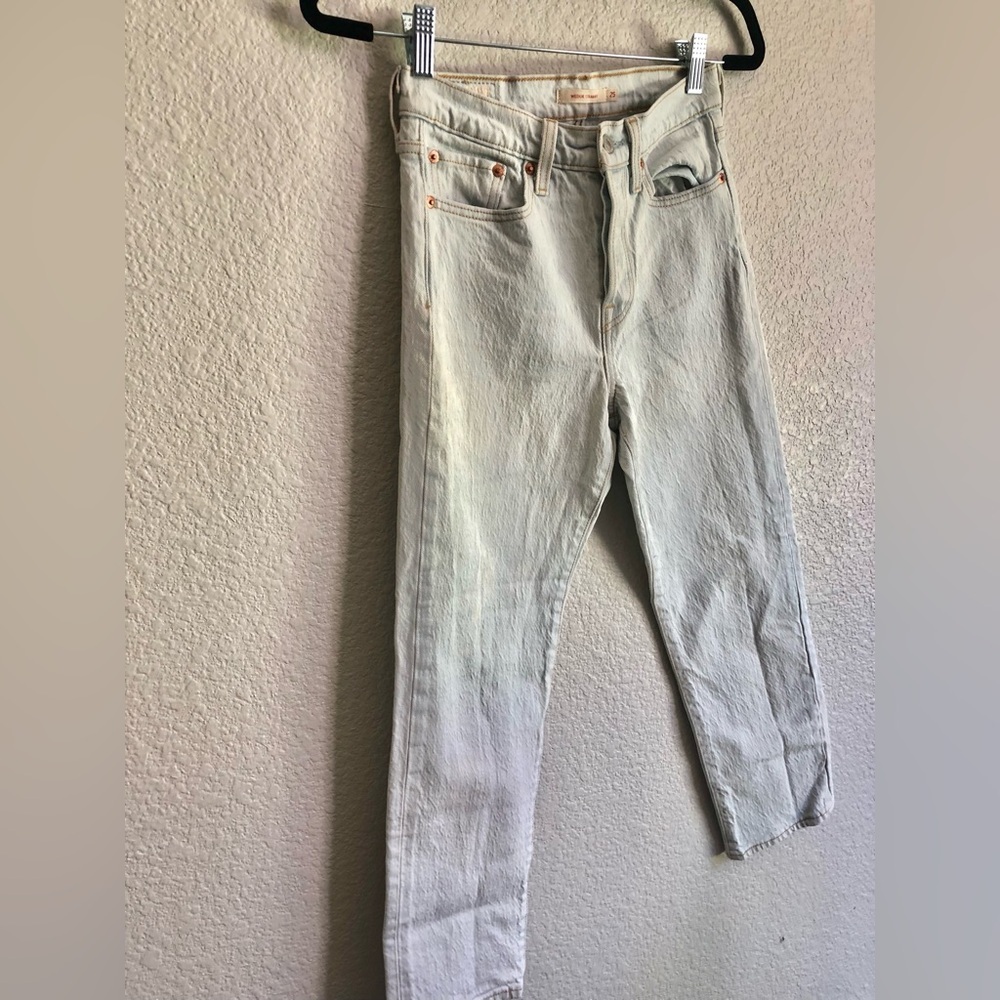Women’s light wash button fly Levi’s size 25 wedgie straight denim pants - Picture 4 of 10